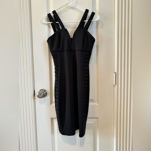 Guess Sz 2 Black Scuba Sheath with side slits.